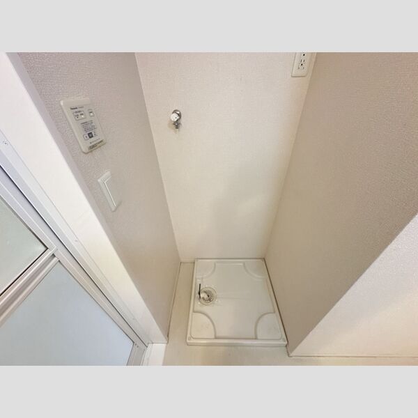 洗面所 (洗濯機置場)