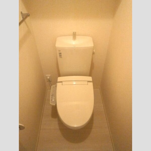 トイレ (温水洗浄便座)