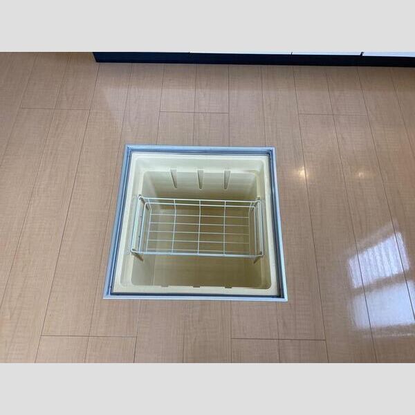 その他 (床下収納)