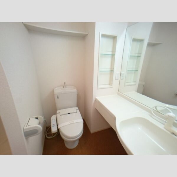 トイレ (トイレ)