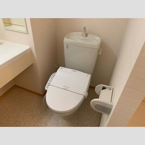 トイレ (温水暖房便座付きトイレ)