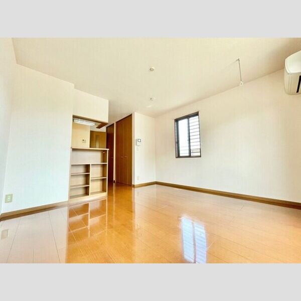 居室・リビング (LDK　エアコン、収納棚付き)