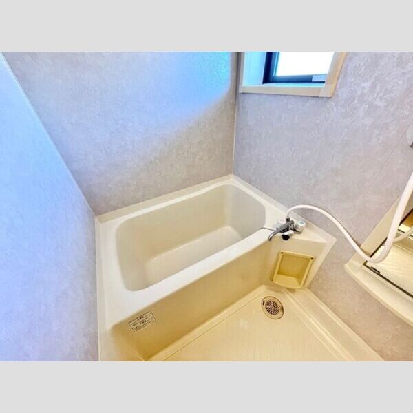 バス (浴室　追い炊き機能付き)