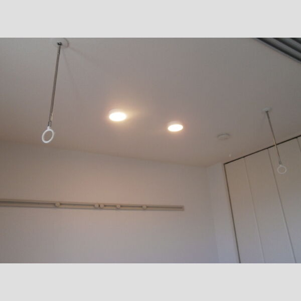 その他 (室内物干しと照明)