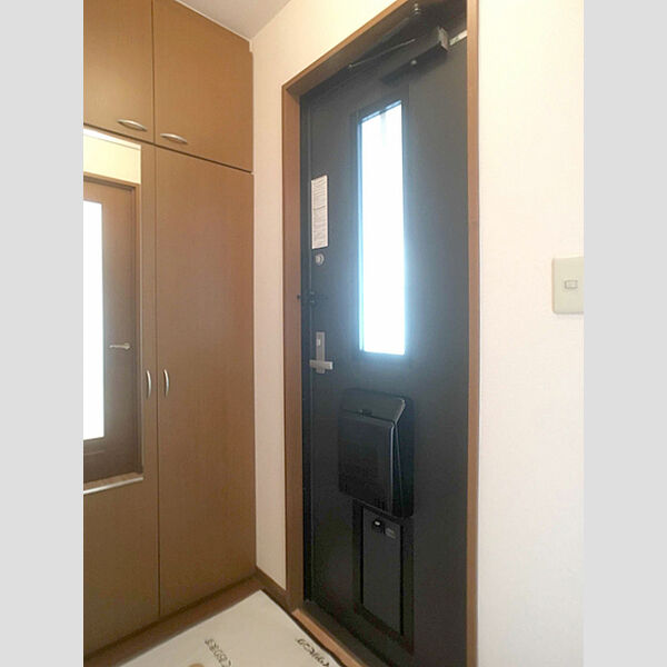 玄関 (鏡付きシューズボックス)