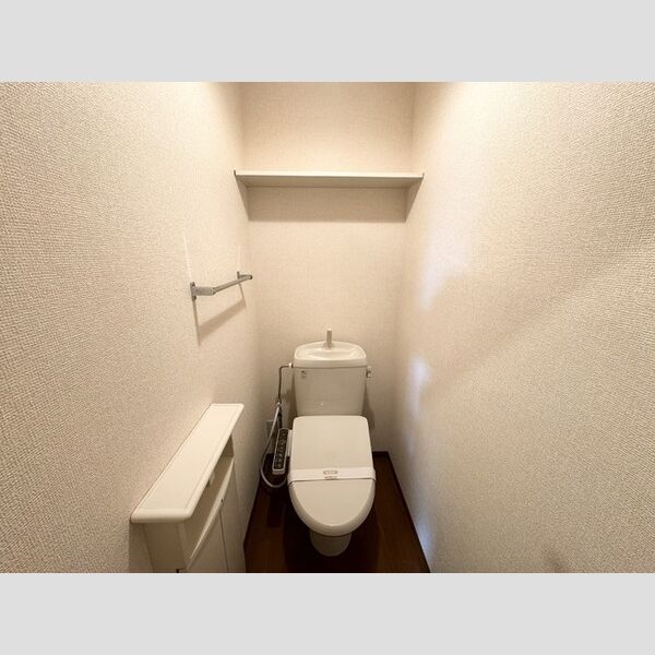 トイレ (トイレ)
