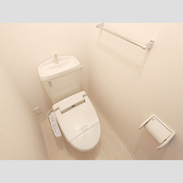 トイレ (温水洗浄暖房便座のトイレ)