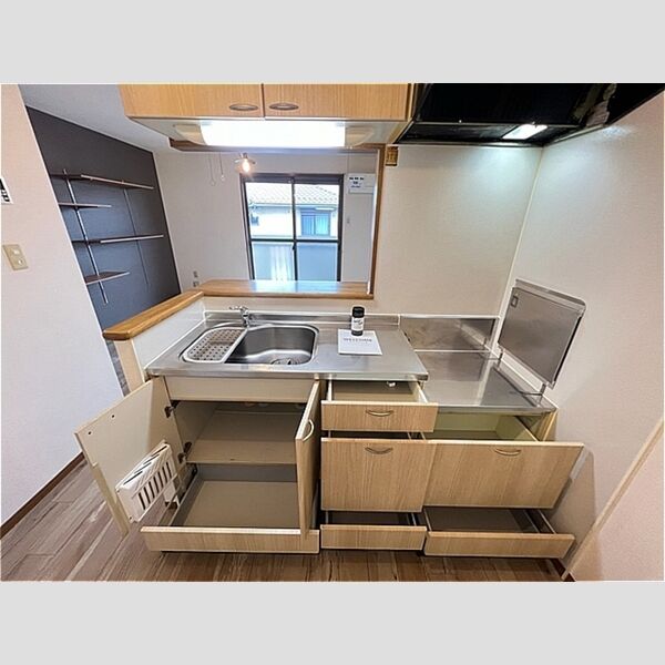 その他 (キッチン・アンダーストッカー付き収納)