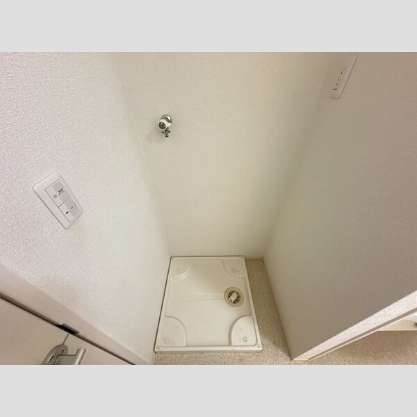 洗面所 (洗濯機置場)