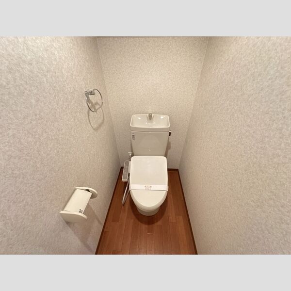 トイレ (トイレ)