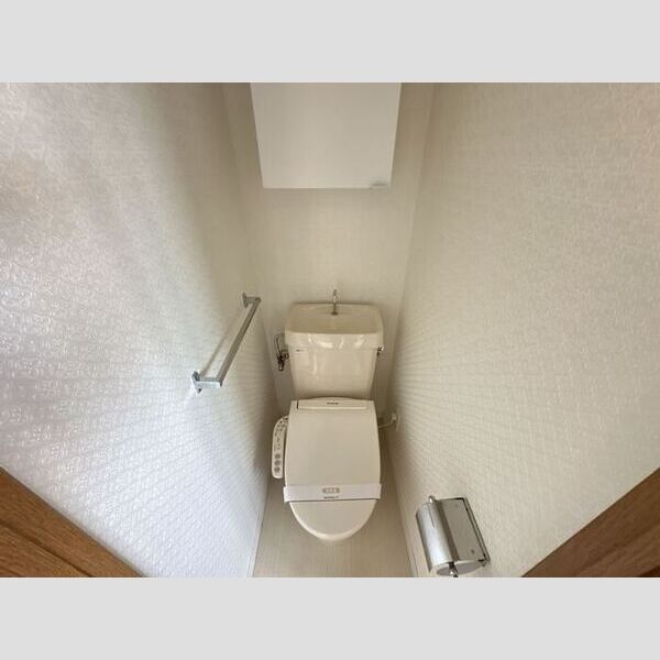 トイレ (トイレ)