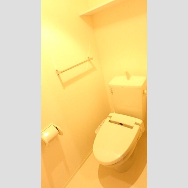 トイレ (トイレ)