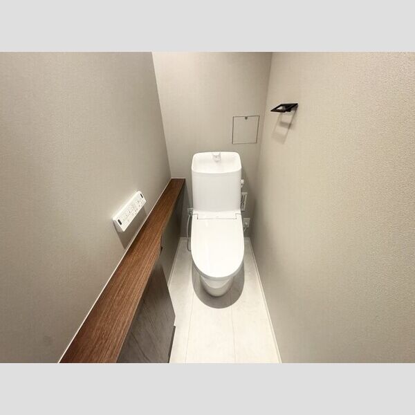 トイレ (トイレ)