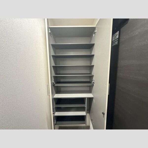 玄関 (シューズボックス)