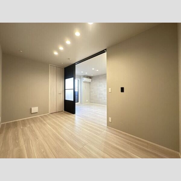 その他 (リビング奥洋室)