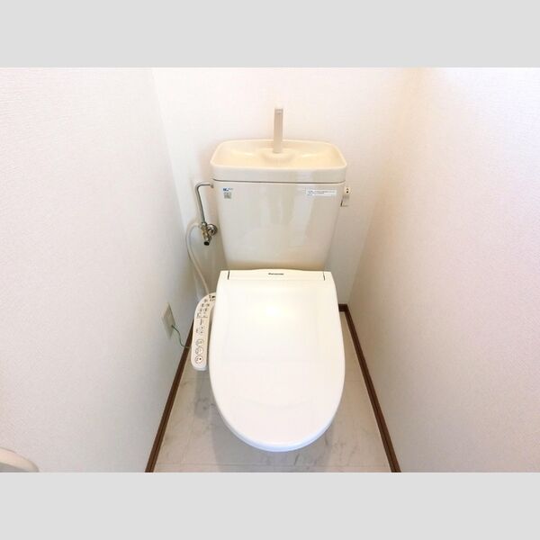 トイレ (トイレ)