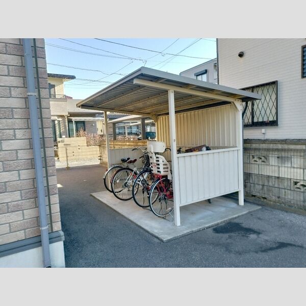 現地周辺 (駐輪場)