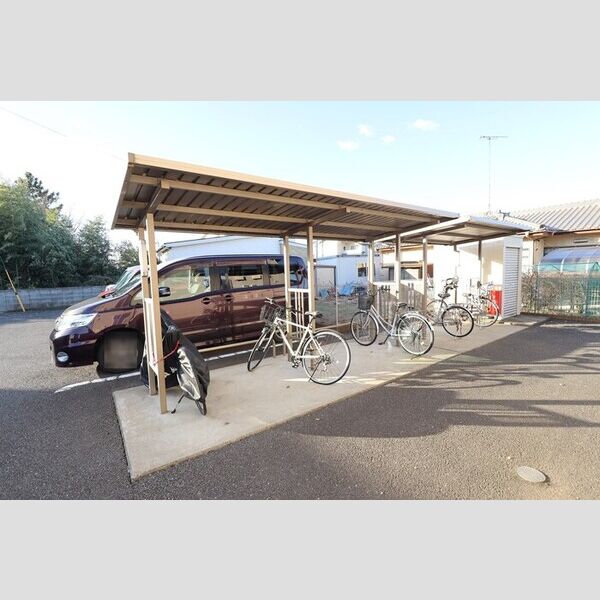 現地周辺 (駐輪場)