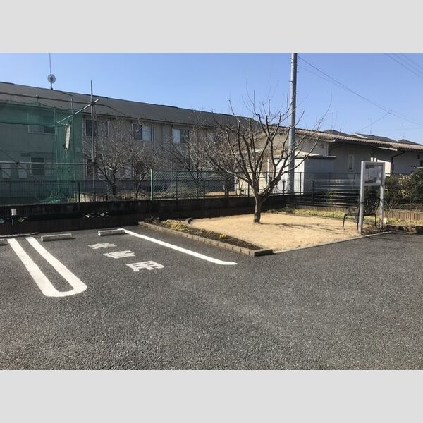 現地周辺 (来客用駐車場あります)