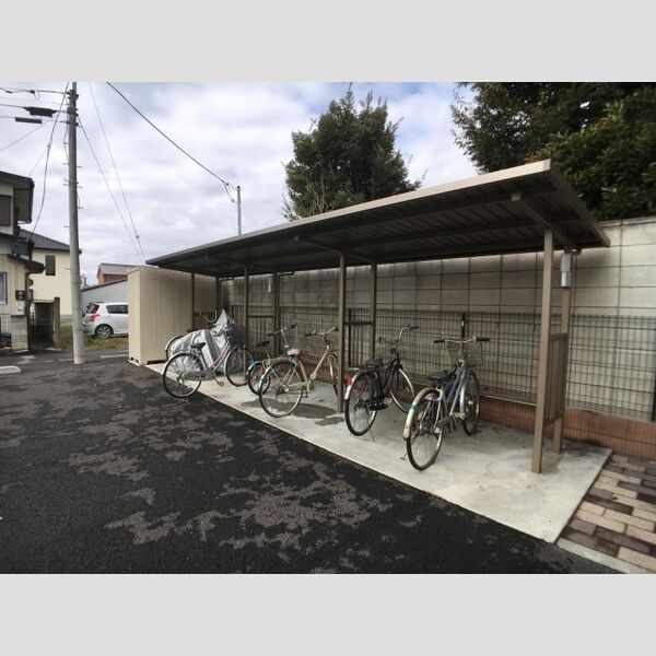 現地周辺 (屋根付き駐輪場)