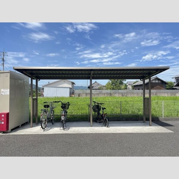 現地周辺 (駐輪場)