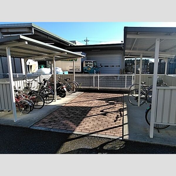 現地周辺 (駐輪場)