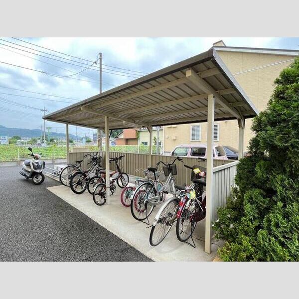 現地周辺 (駐輪場)