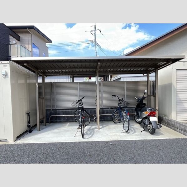 現地周辺 (駐輪場)