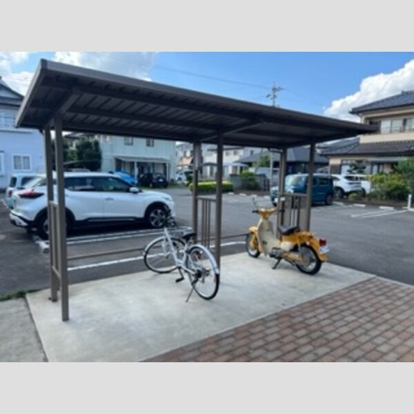 現地周辺 (駐輪場)