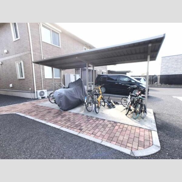 現地周辺 (駐輪場)