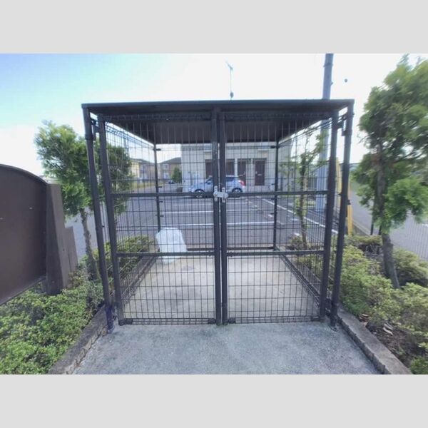 現地周辺 (ゴミ置場)