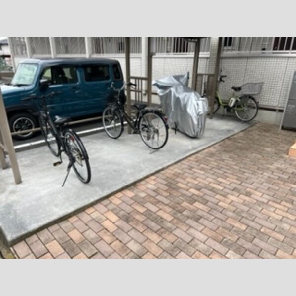 現地周辺 (駐輪場)