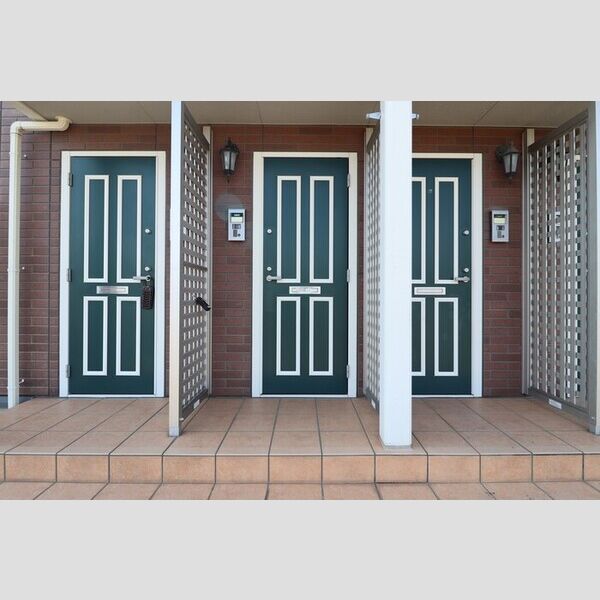 エントランス (玄関ドア付近)