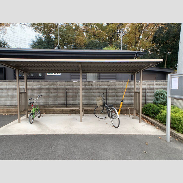 現地周辺 (駐輪場)