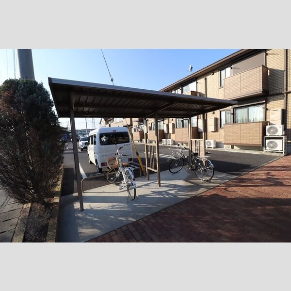 現地周辺 (駐輪場)