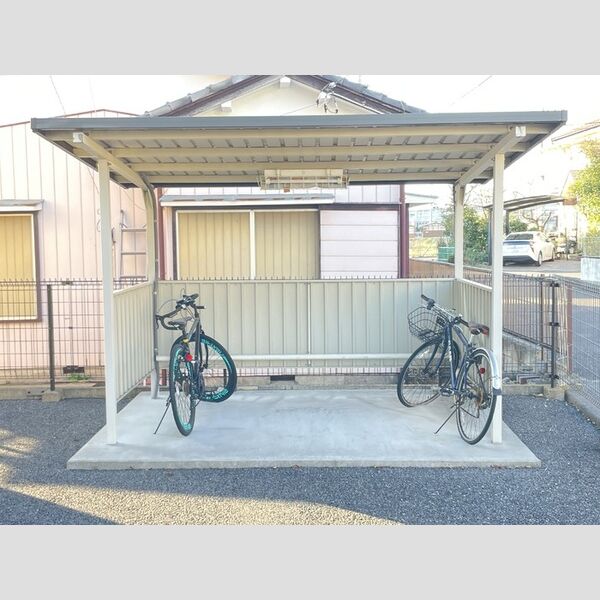 現地周辺 (駐輪場)