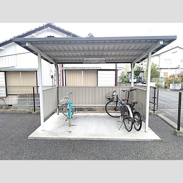 現地周辺 (駐輪場)