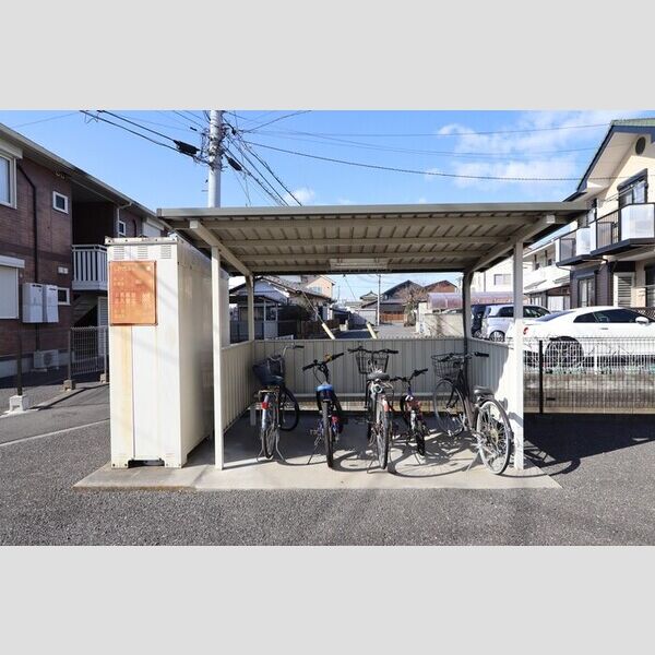 現地周辺 (駐輪場)