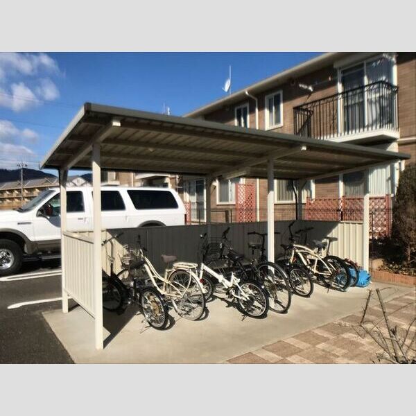 現地周辺 (駐輪場)