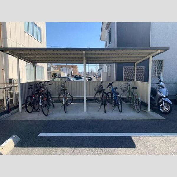 現地周辺 (駐輪場)