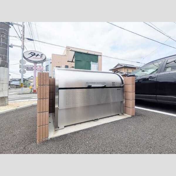 現地周辺 (ゴミ置場)