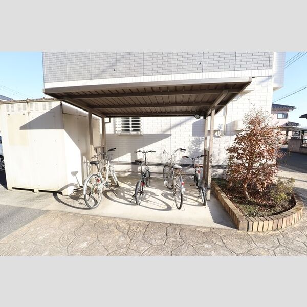 現地周辺 (駐輪場)