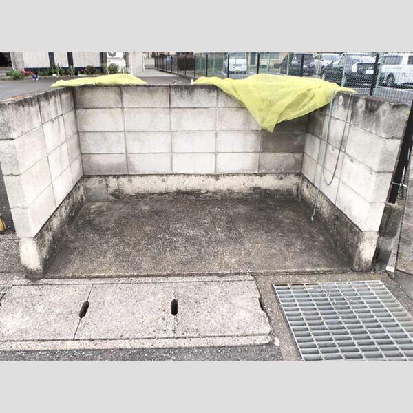 現地周辺 (ゴミ置場)