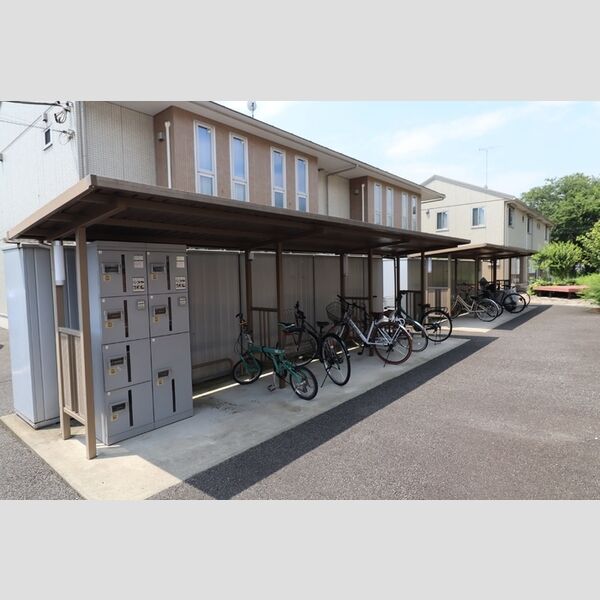 現地周辺 (駐輪場)