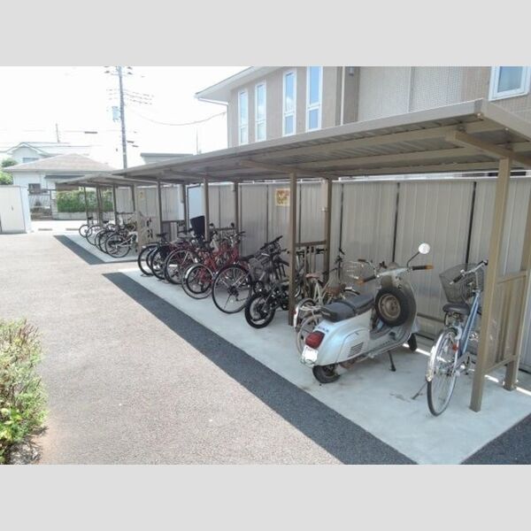 現地周辺 (駐輪場)