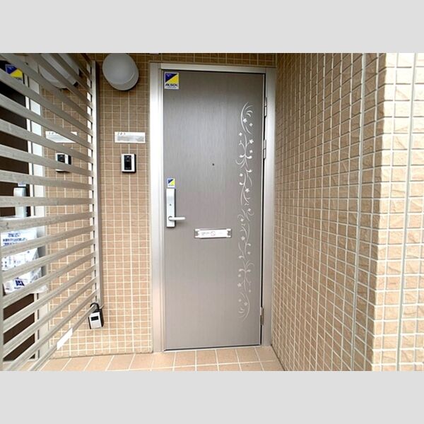 現地周辺 (玄関前)