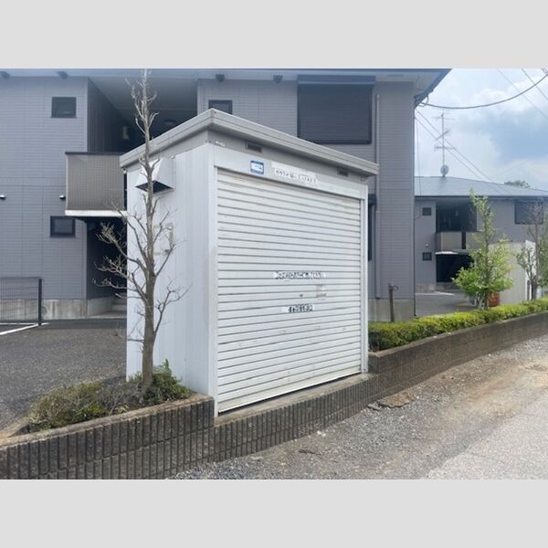 現地周辺 (敷地内ゴミ捨て場)