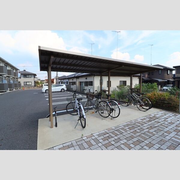 現地周辺 (駐輪場)