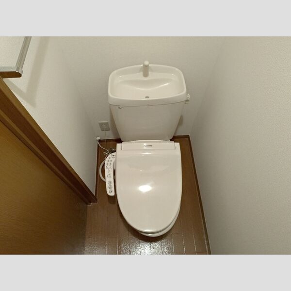 トイレ (トイレ　温水洗浄暖房便座付き)