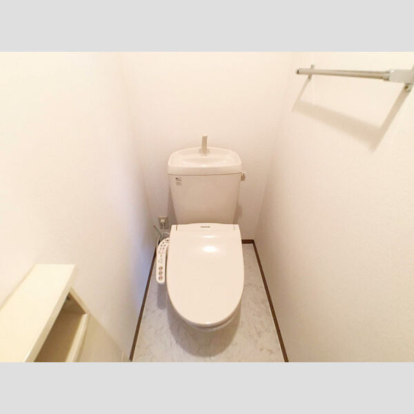 トイレ (温水暖房洗浄便座つきトイレ)